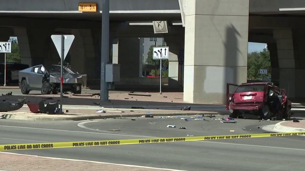 Crash on I-35 frontage road injures 2 children