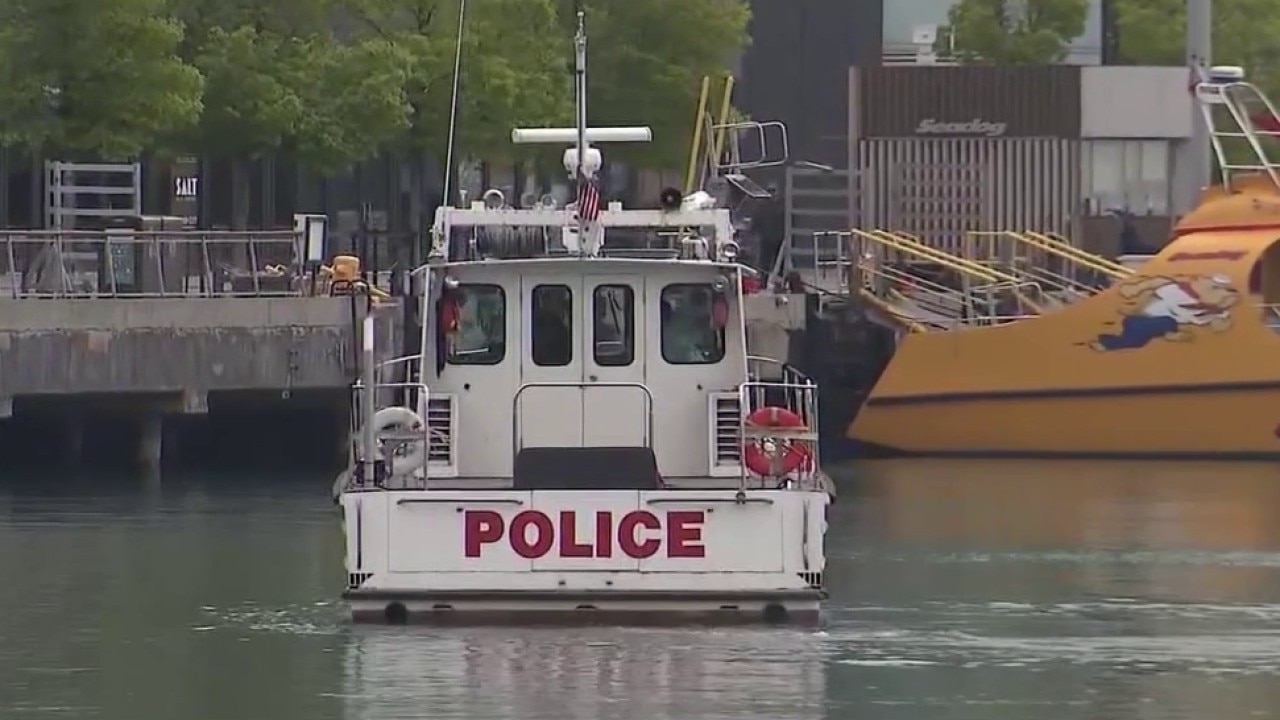 Chicago safety agencies demonstrate life-saving water rescue tips ahead of beach season