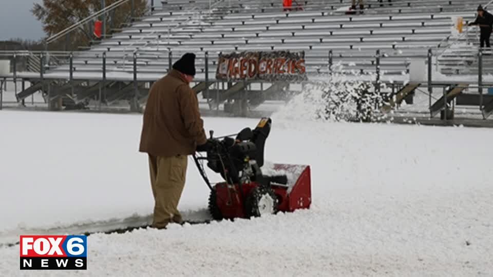 Snow didnt stop Friday Night Football in Hartford