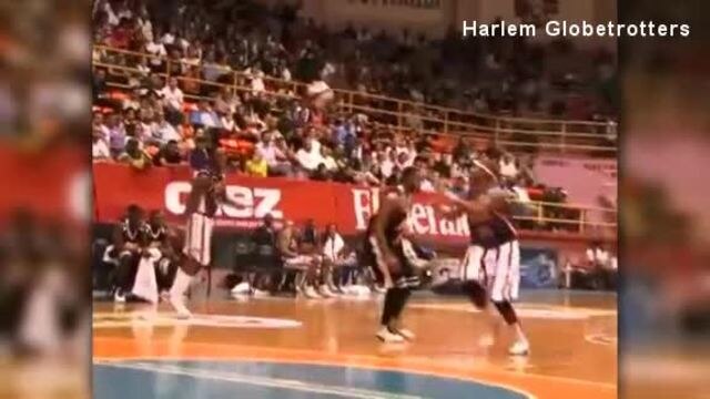 Slam dunk ends with close call for Harlem Globetrotter