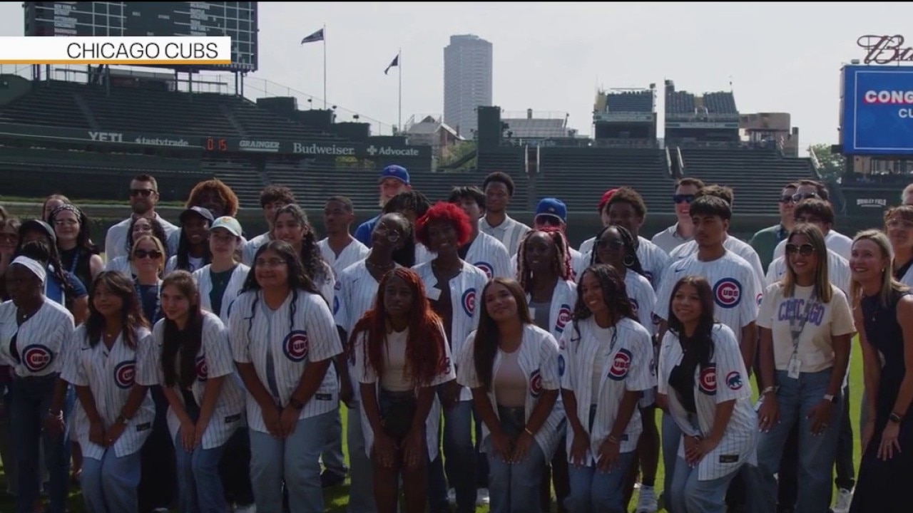 Inside the Cubs Scholars program's impact on Chicago high school students