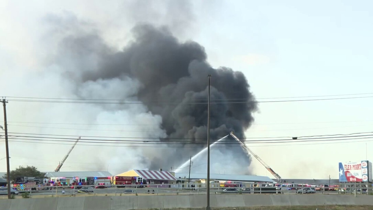 Massive fire at Austin Country Flea Market