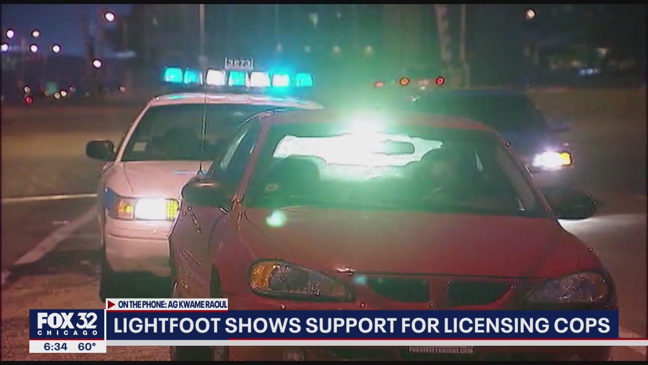 Lightfoot shows support for licensing cops