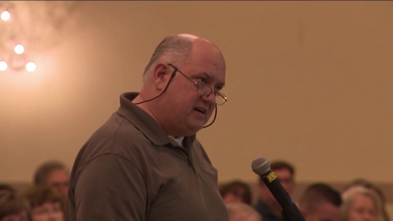 Elk Grove Village resident debate data centers