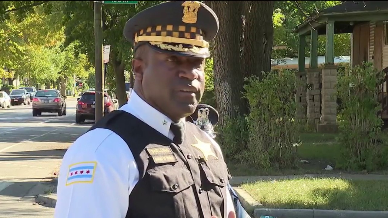 Chicago Police Supt. Larry Snelling announces retirement