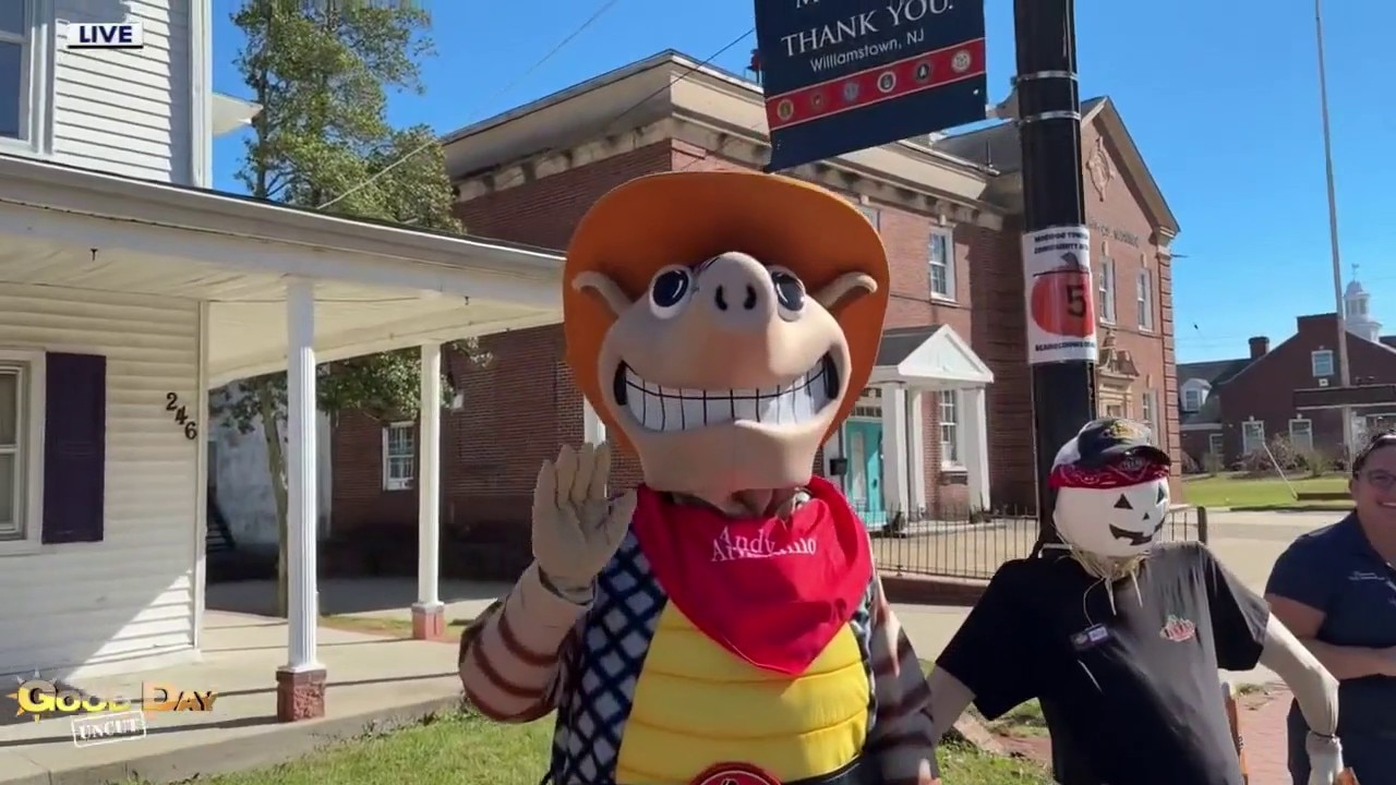 Good Day Uncut: Scarecrows on Main