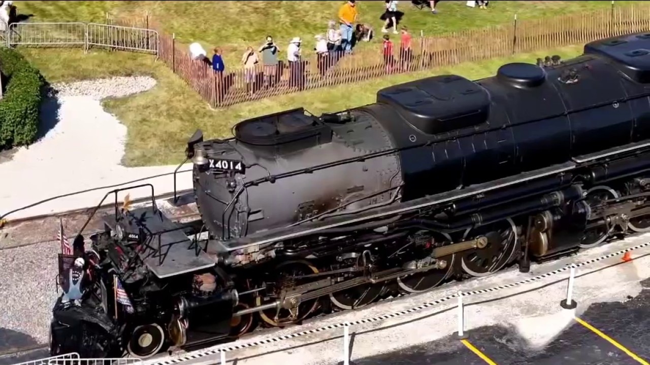 Historic 'Big Boy' steam locomotive makes rare Chicagoland stop