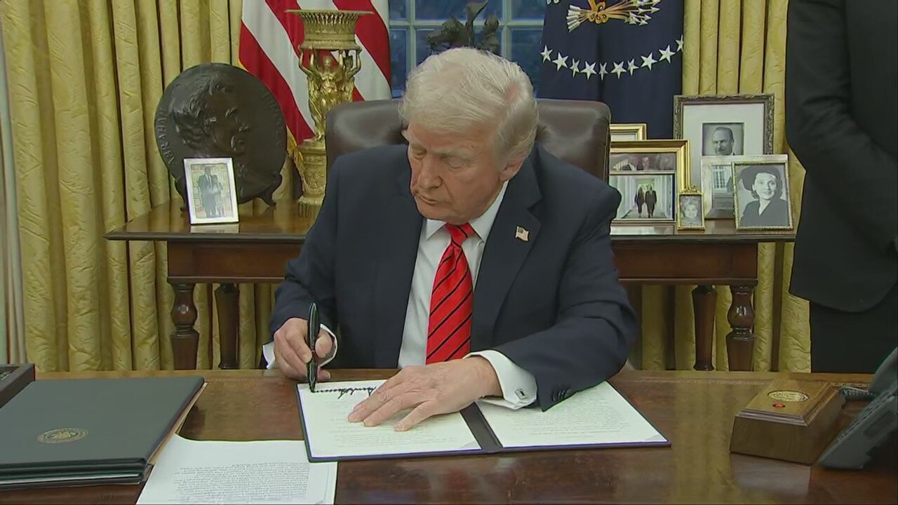 Trump signs paper straw order: ?I don?t think that plastic?s gonna affect a shark'