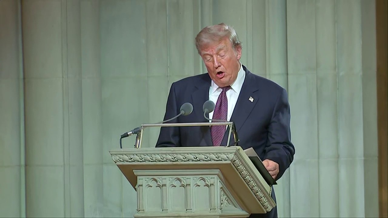 Donald Trump eulogizes Lindsey Graham [FULL]