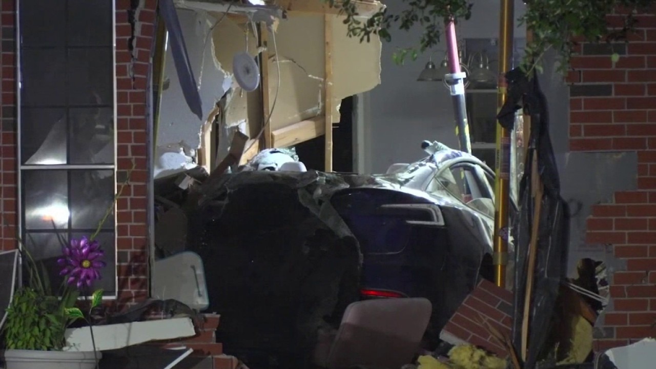 Deadly Tesla crash in Texas under investigation
