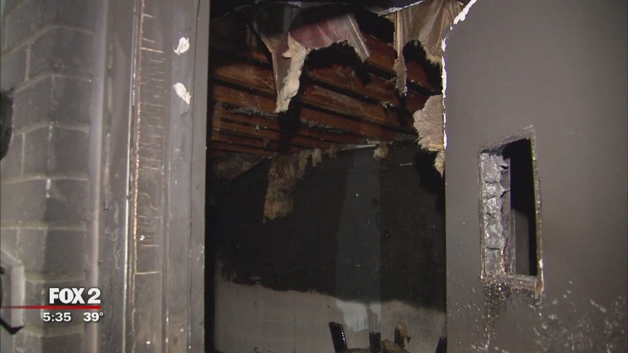 Man killed, mother escapes Eastpointe house fire