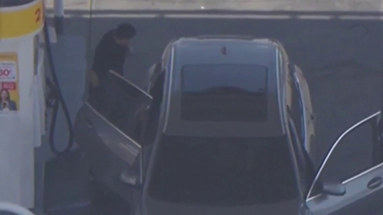 Police chase suspect stops to fill gas mid-pursuit