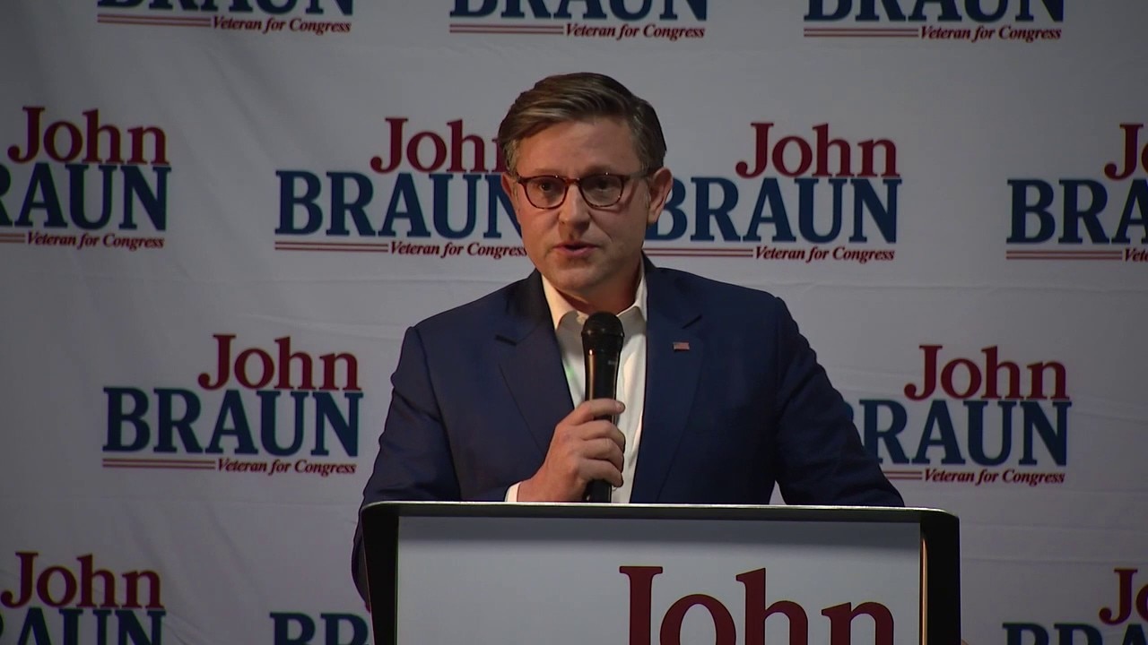 Mike Johnson rallies in Chehalis as Washington's 3rd Congressional District race heats up