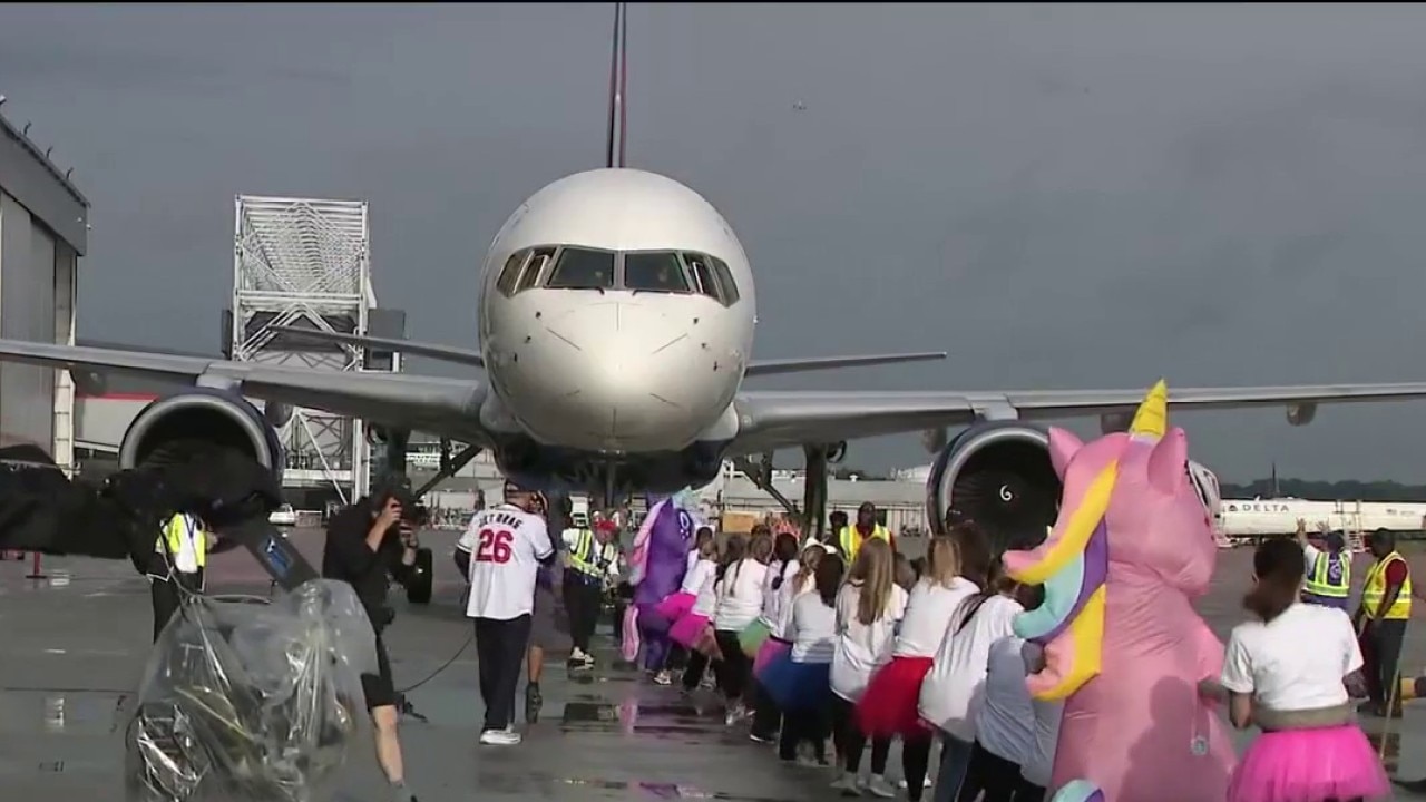 Delta Jet Drag returns to Atlanta airport 