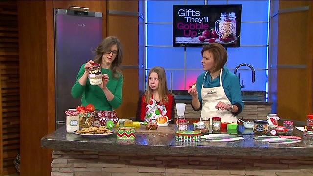 Everyone loves food -- so why not gift it? DIY gifts you can pack into a jar