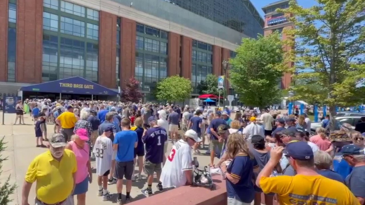 Baseball fans in nearly triple-digit heat