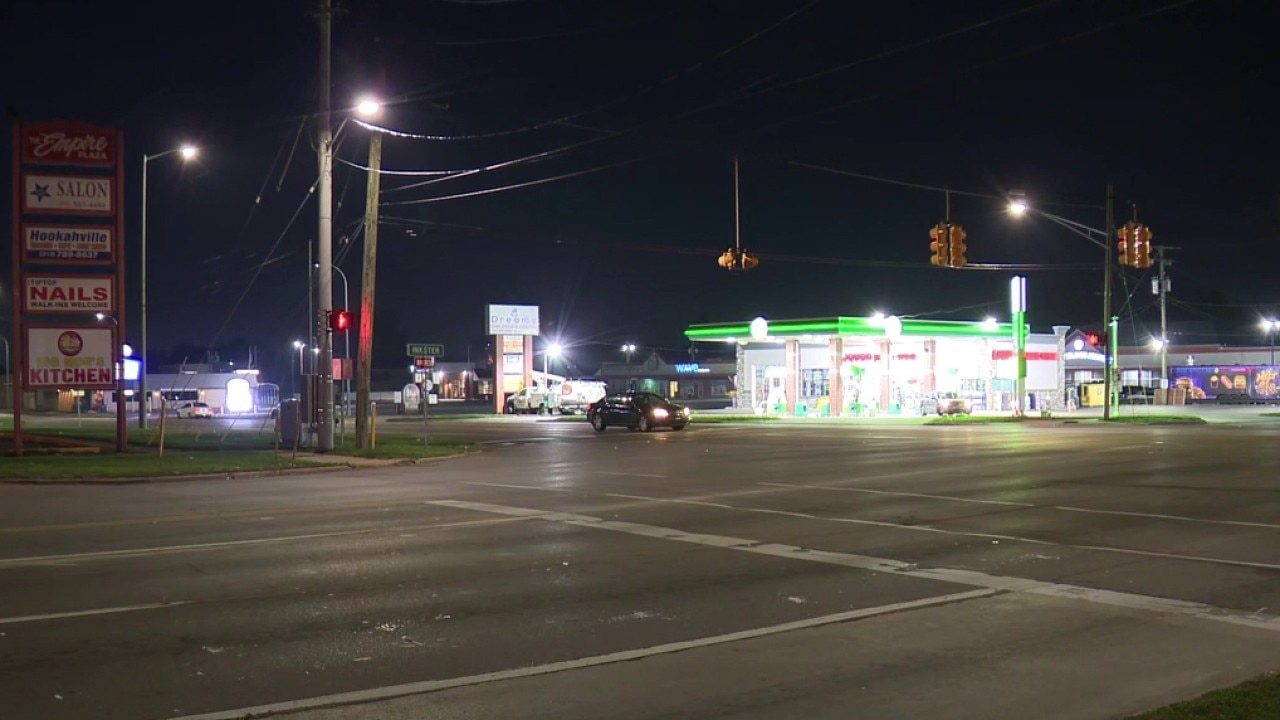 Driver critical after police chase and crash in Dearborn Heights