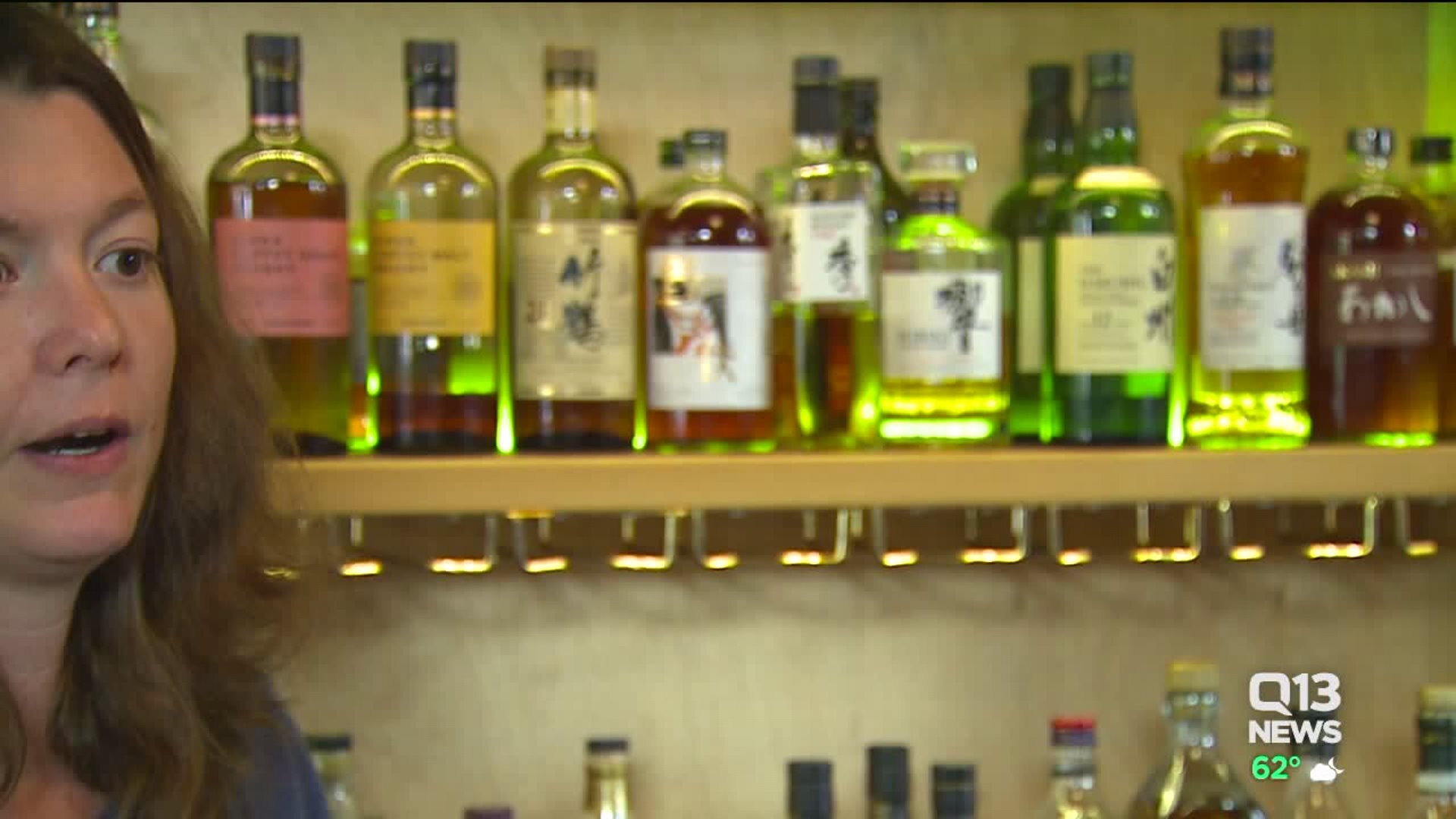 Bizarre rock-throwing attack at Seattle restaurant caught on camera