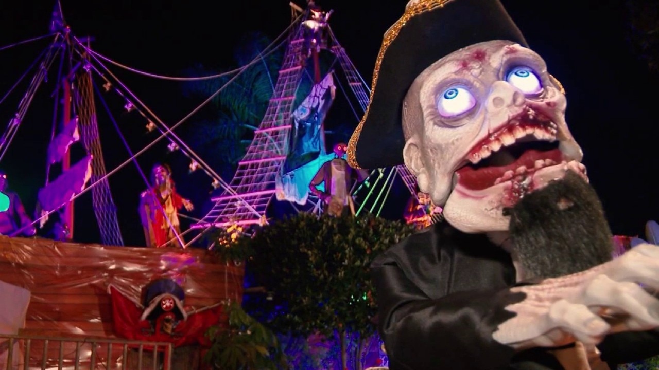 Burbank neighborhood goes big for Halloween 