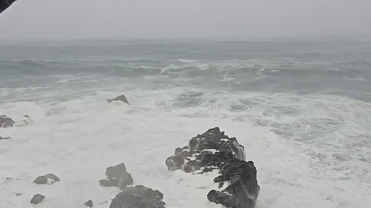 Lala skirts Hawaii without making landfall