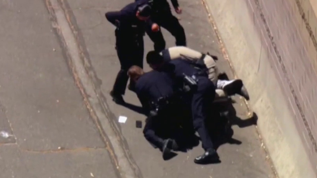 San Fernando Valley police chase ends in crash on 405 Fwy