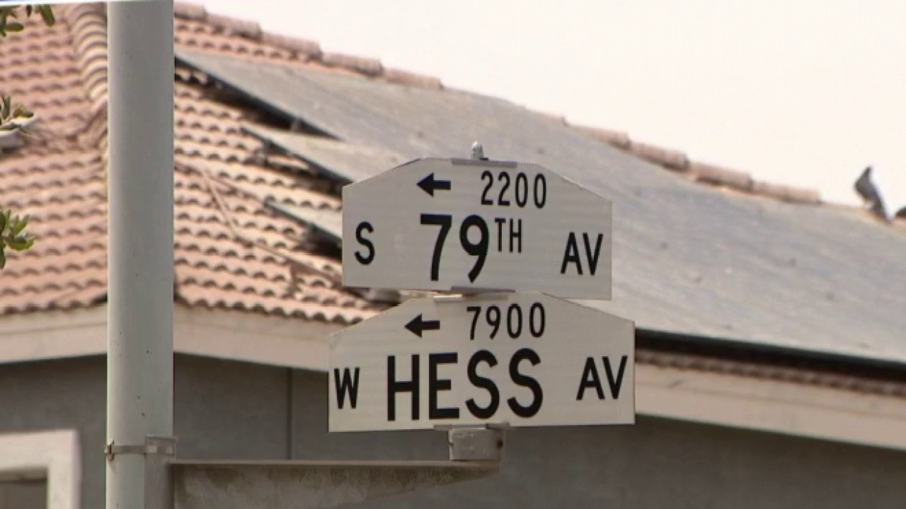 Phoenix shooting suspects at large after armed robbery leaves 2 hospitalized