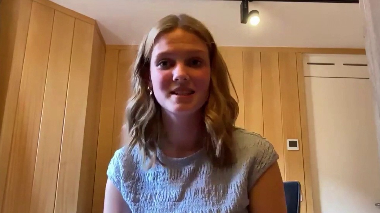 Irish teen makes one-handed piano history
