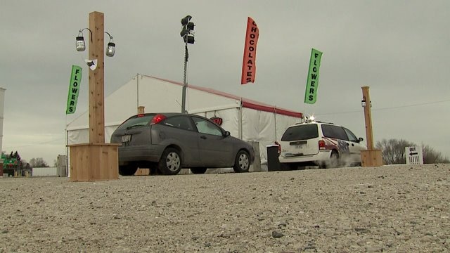 For the procrastinators out there, the Valentine`s Drive-Thru is back!
