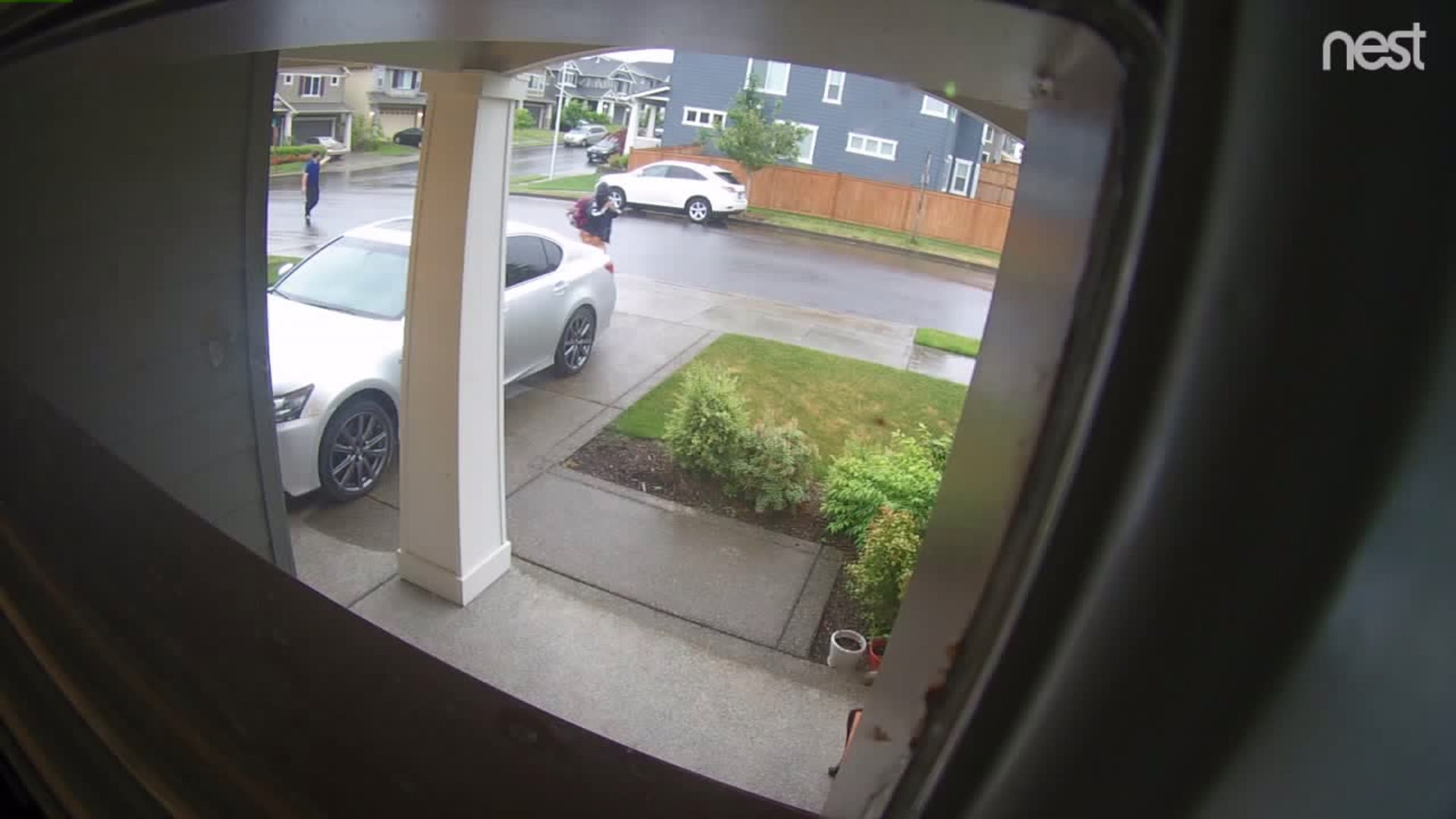 High school girl attacked, robbed on street in Federal Way