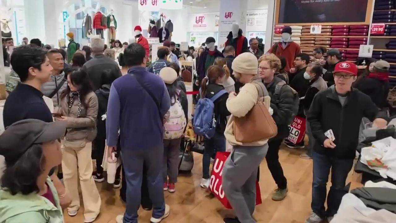 Crowds line up for grand opening of new Uniqlo store in SF