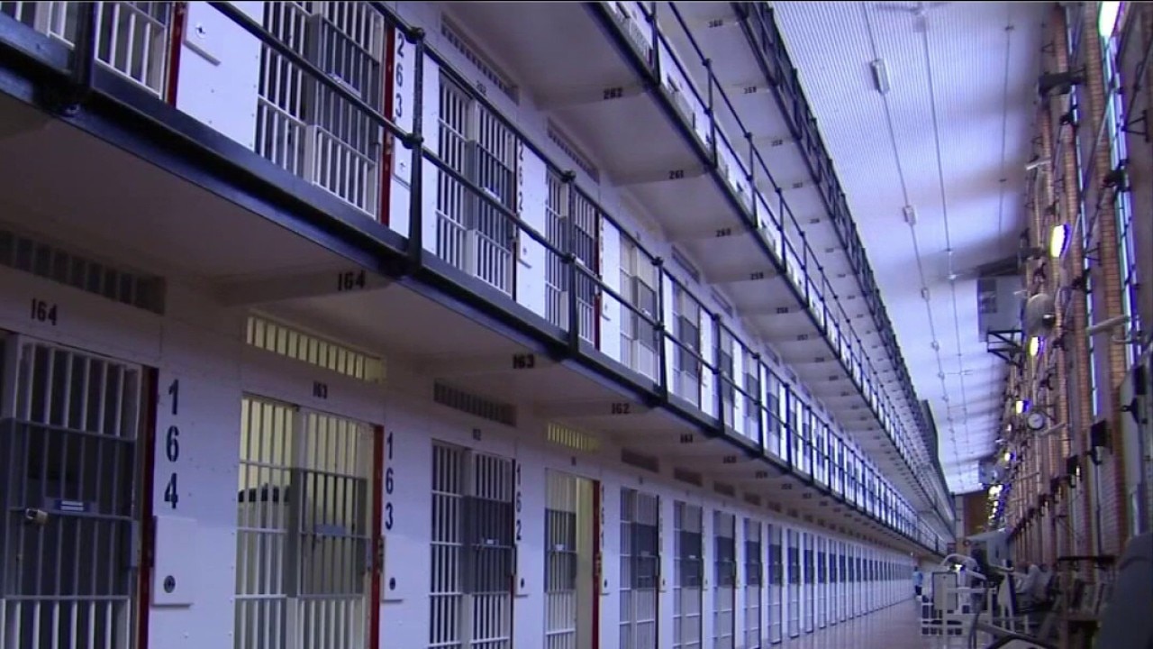 State panel reviews convicted killers' clemency requests