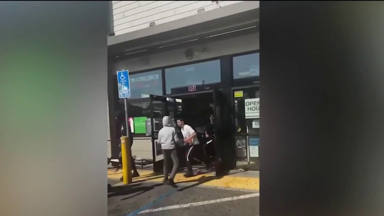 Young thieves target 7-Eleven In East Oakland-caught on video