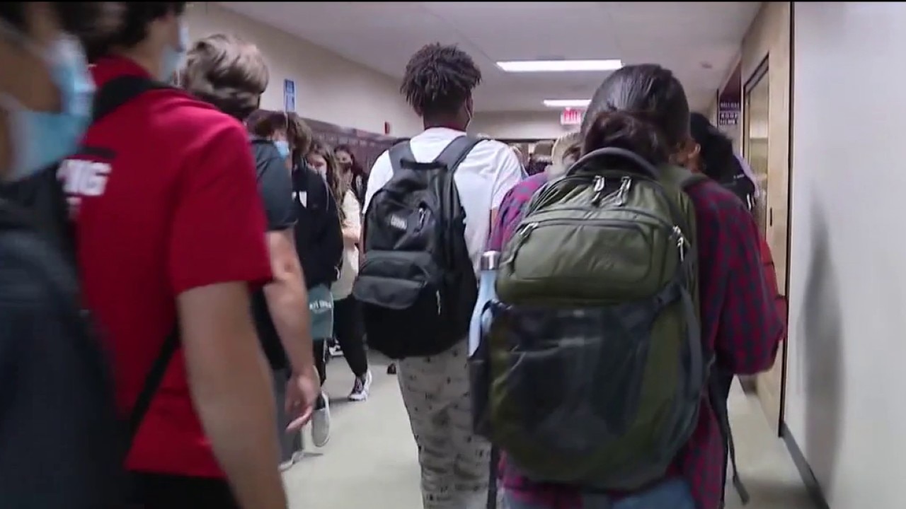 Chicago school board candidates split over AI use in classrooms