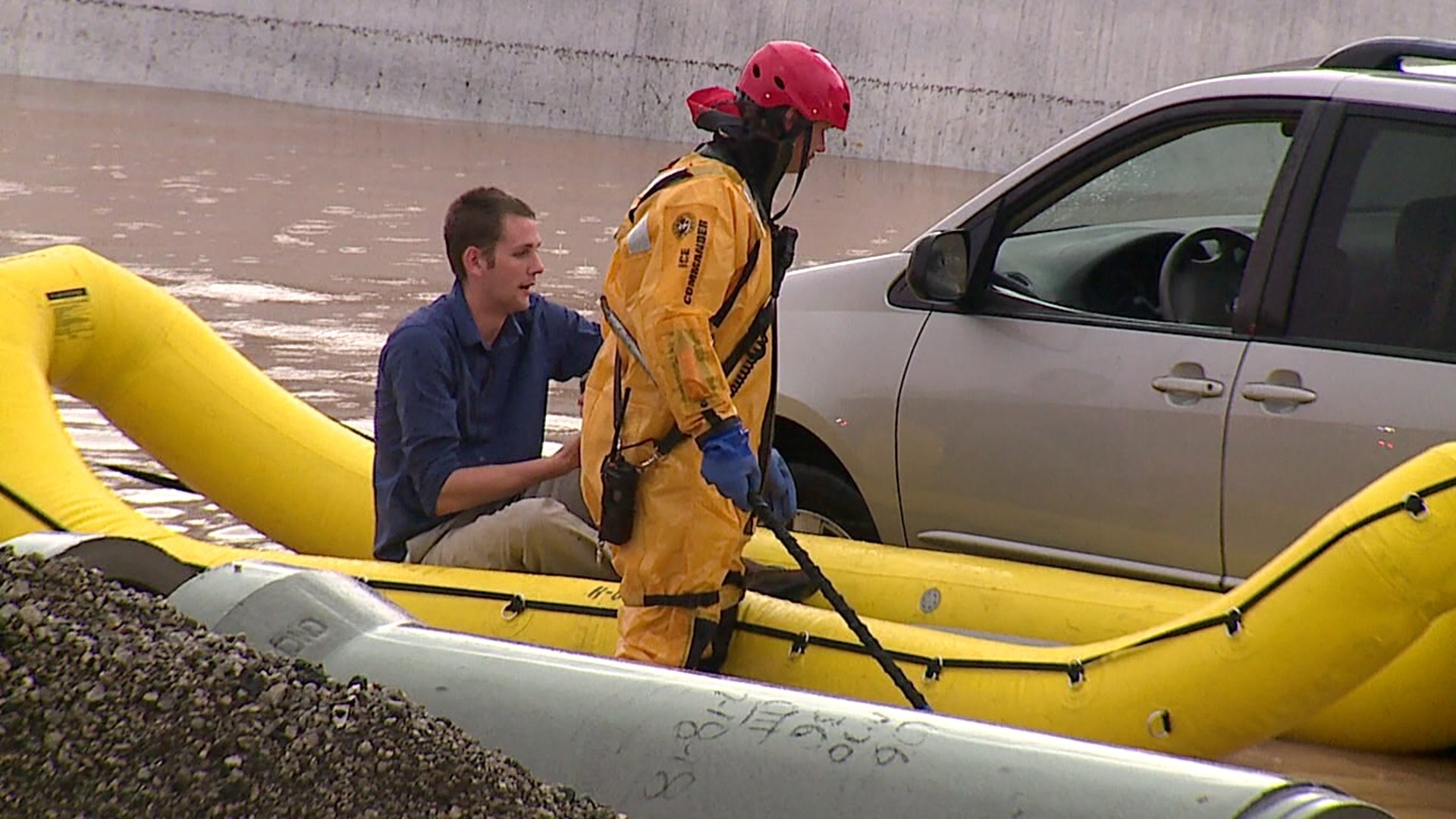 Motorists recused after flooding on I-43