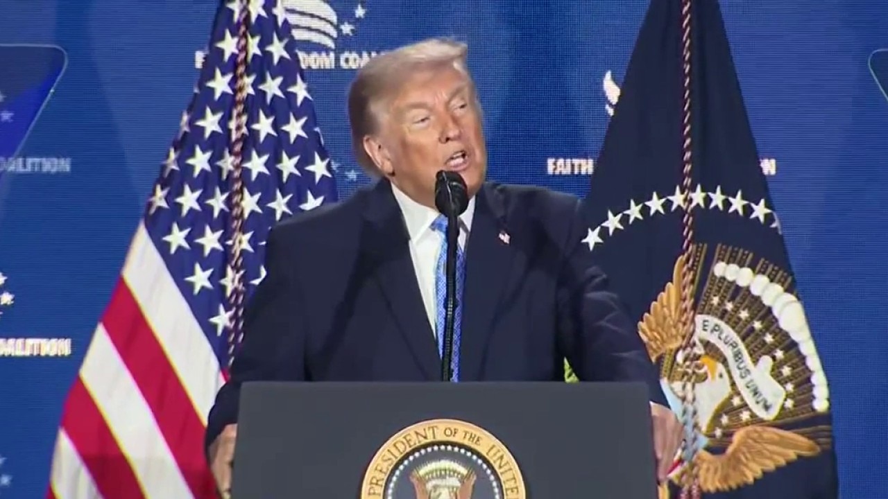 Trump makes defiant return to Washington Hilton