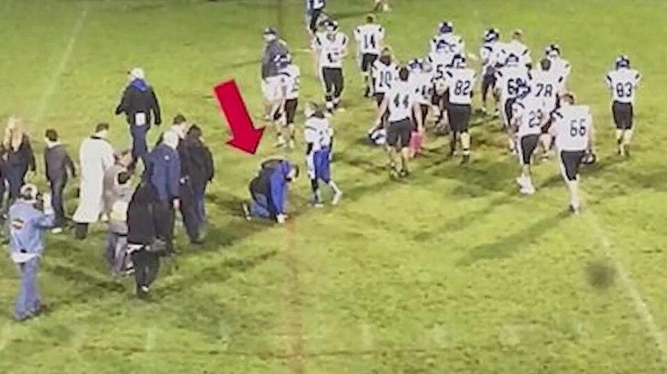Supreme Court sides with Washington football coach who wanted to pray on the field