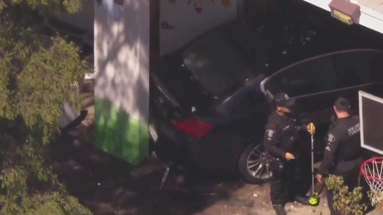 Car into Temple Sinai in Glendale; 8 injured