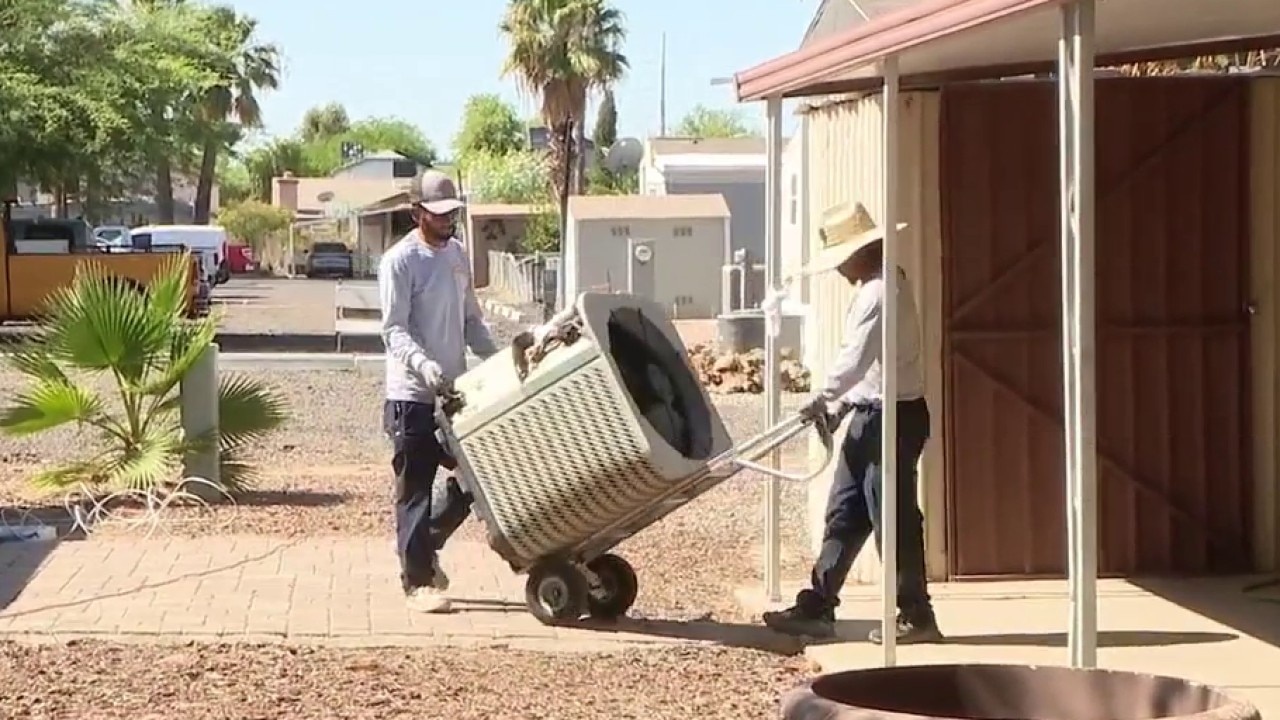 Arizona veteran surprised with free A/C unit