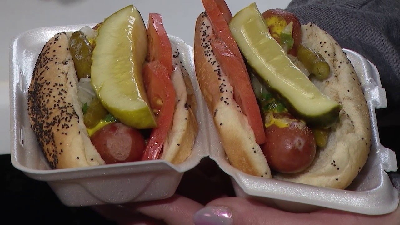 Chicago's Devil Dawgs sees hundreds of customers from Lollapalooza | ChicagoLIVE