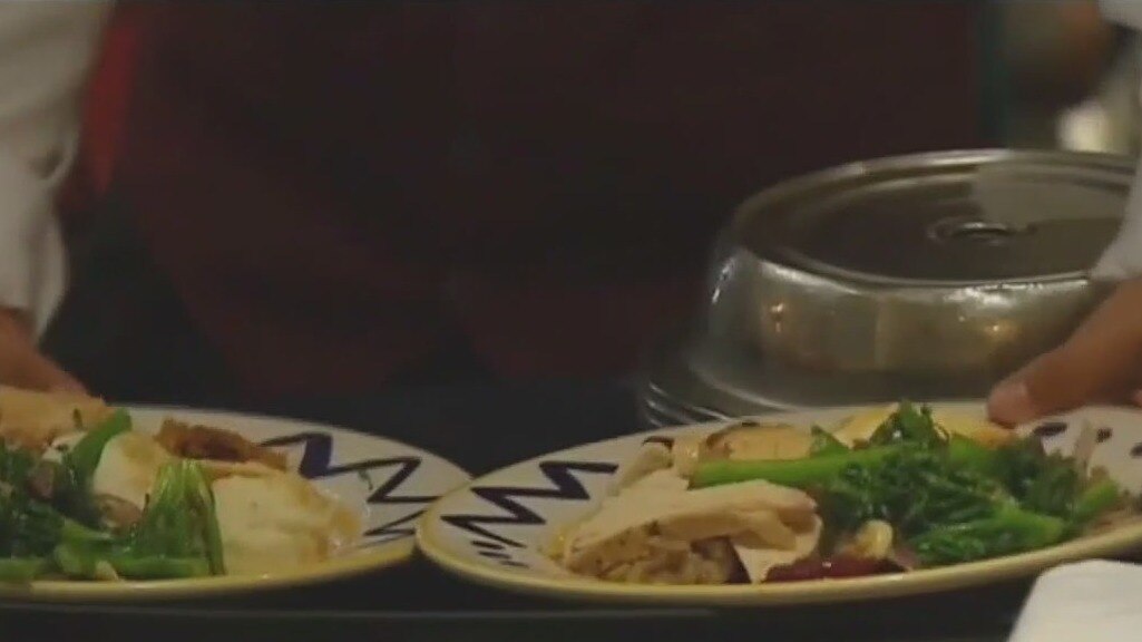 How to save money while dining out