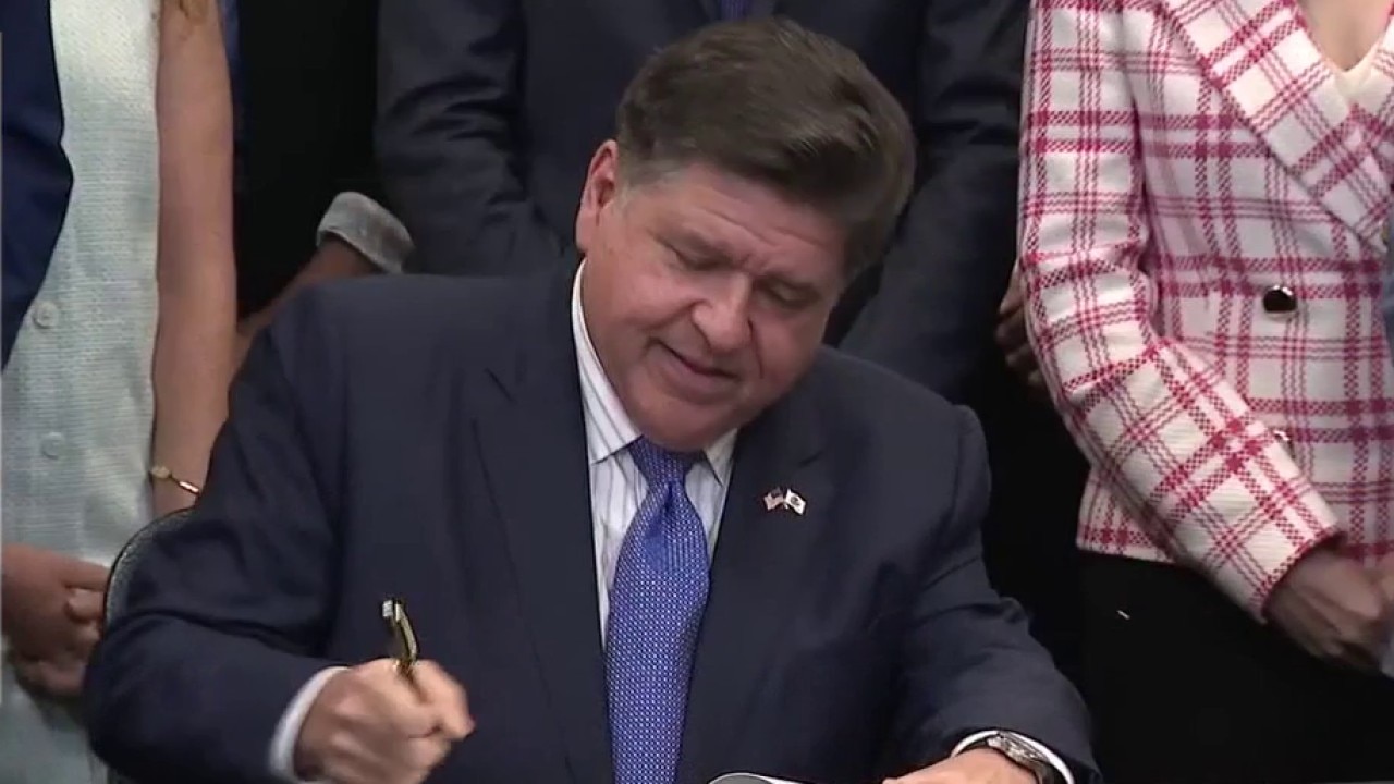 Gov. Pritzker signs nation-leading AI safety law: 'We must protect our people'