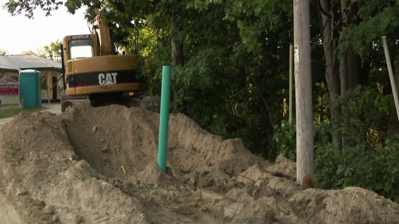 Elkhart Lake trench rescue, man burried
