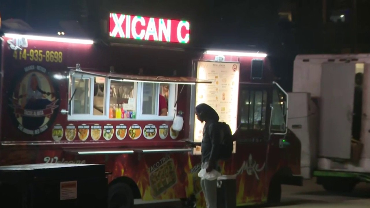 Milwaukee food truck curfew repeal 