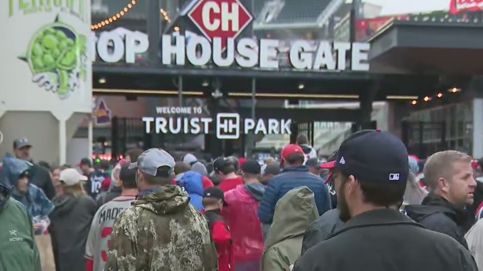 Atlanta fans brave rain ahead of World Series Game 3