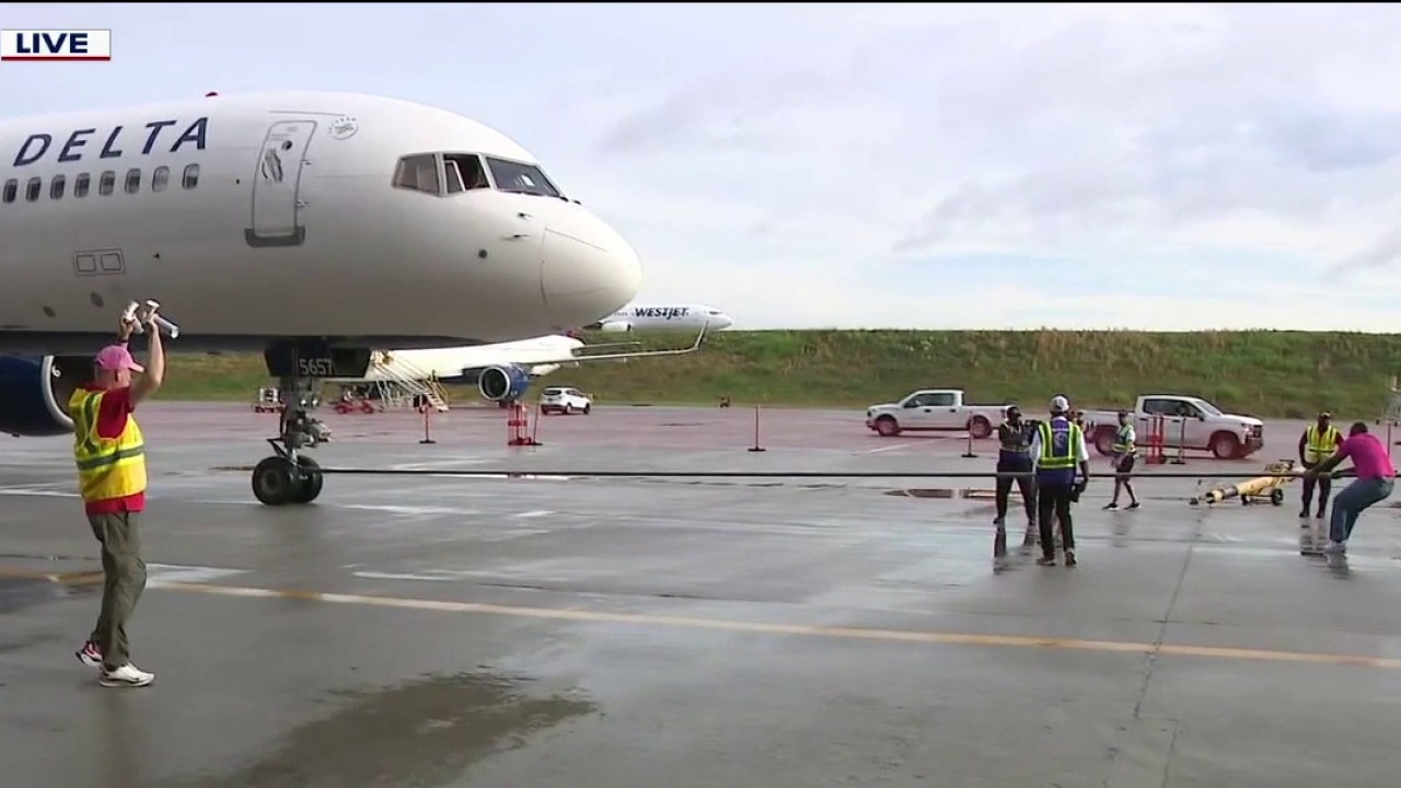 Teams pull plane at ATL airport for cancer fundraiser