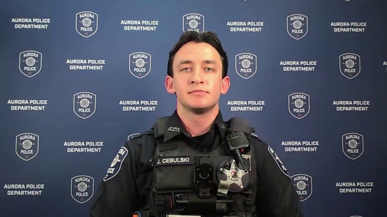 Aurora officer describes rescuing sleeping man from burning home