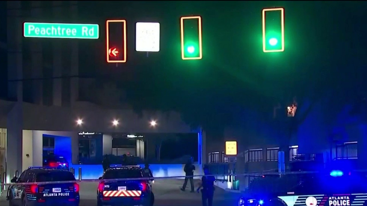 Man killed in Buckhead parking deck shooting