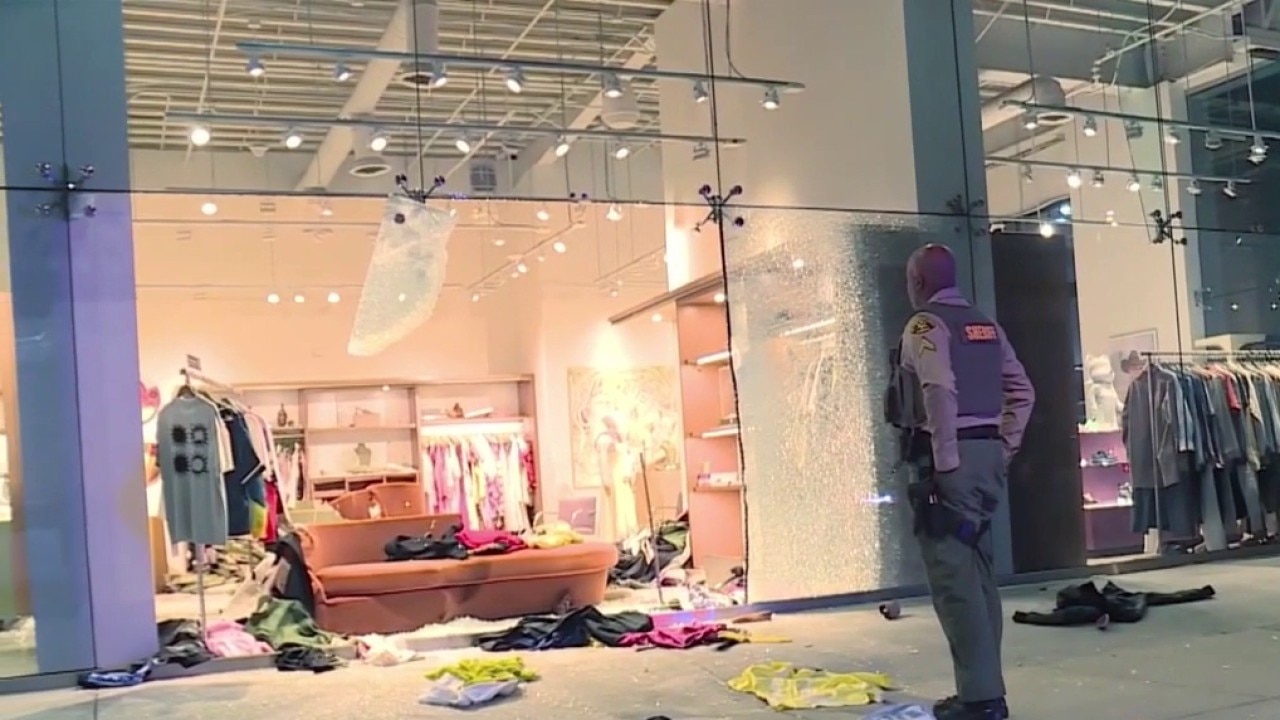 Smash-and-grab burglary at West Hollywood luxury store