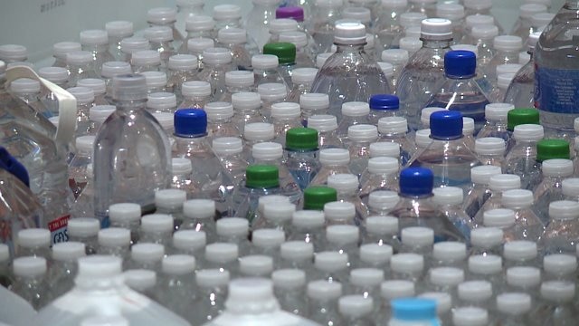 "Turnout has been amazing:" Bottled water headed for Flint, Michigan from Milwaukee