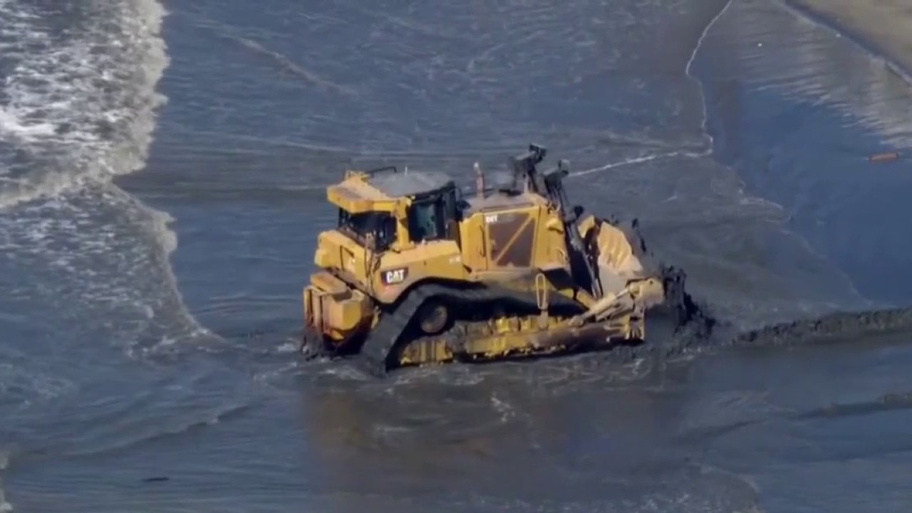 King tides and flooding strike California coast